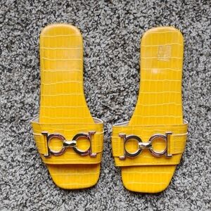 NEW Yellow Croc-Embossed Slide Sandals US 8 Gold/Silver Hardware
